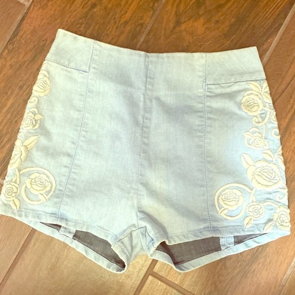 Urban Outfitters Kimchi Blue High Rise Shorts Embroidered - Picture 3 of 5
